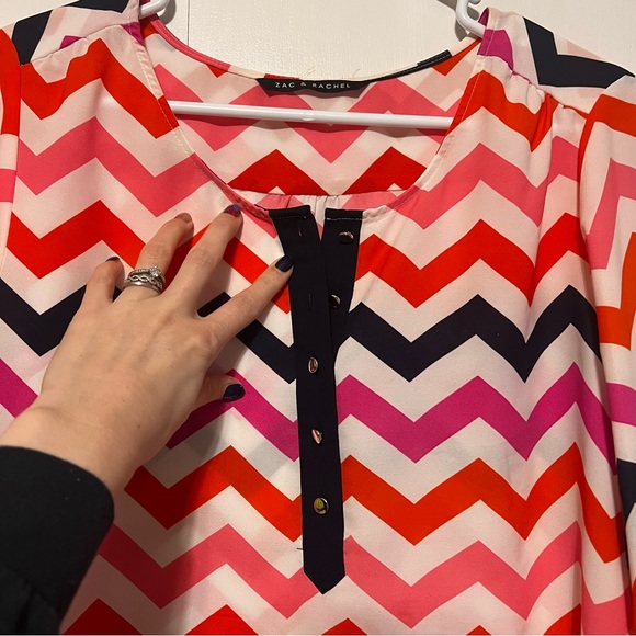 Chevron pattern sheer shirt with button detail - Picture 3 of 8